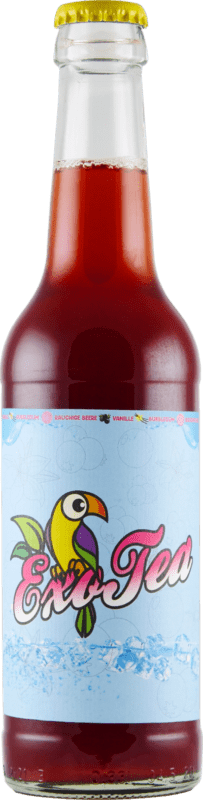 Flasche von ExoTea mit leuchtend rotem Inhalt und einem Papagei-Logo auf dem Etikett.